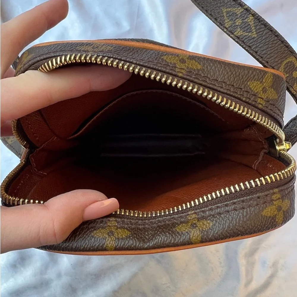 Louis Vuitton Danube Monogram Bag - Picture 13 of 13